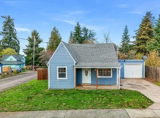 108 South St, Silverton, OR 97381