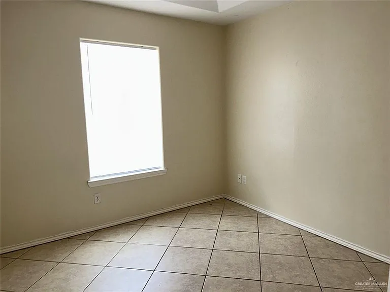 215 W Albatross Ave #B — Photo 11