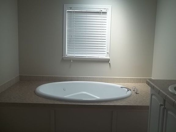 5th image of 16212 Oxford Ct