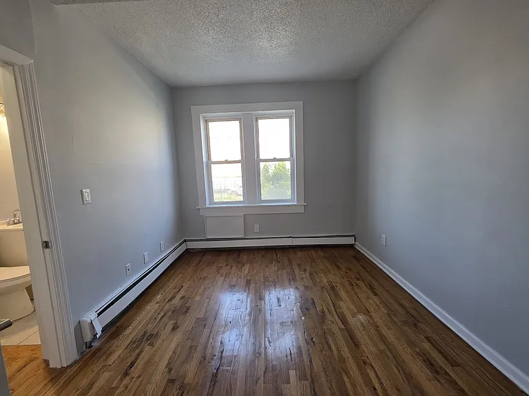 335 Wells St #1A — Photo 2