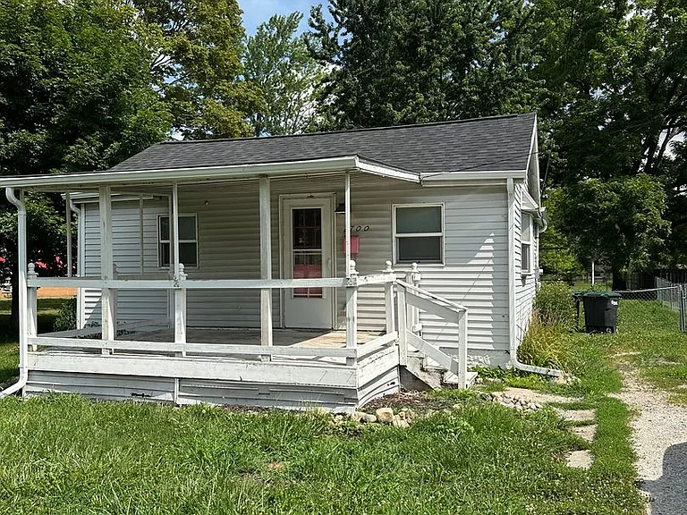 2700 E Memorial Dr — Photo 1
