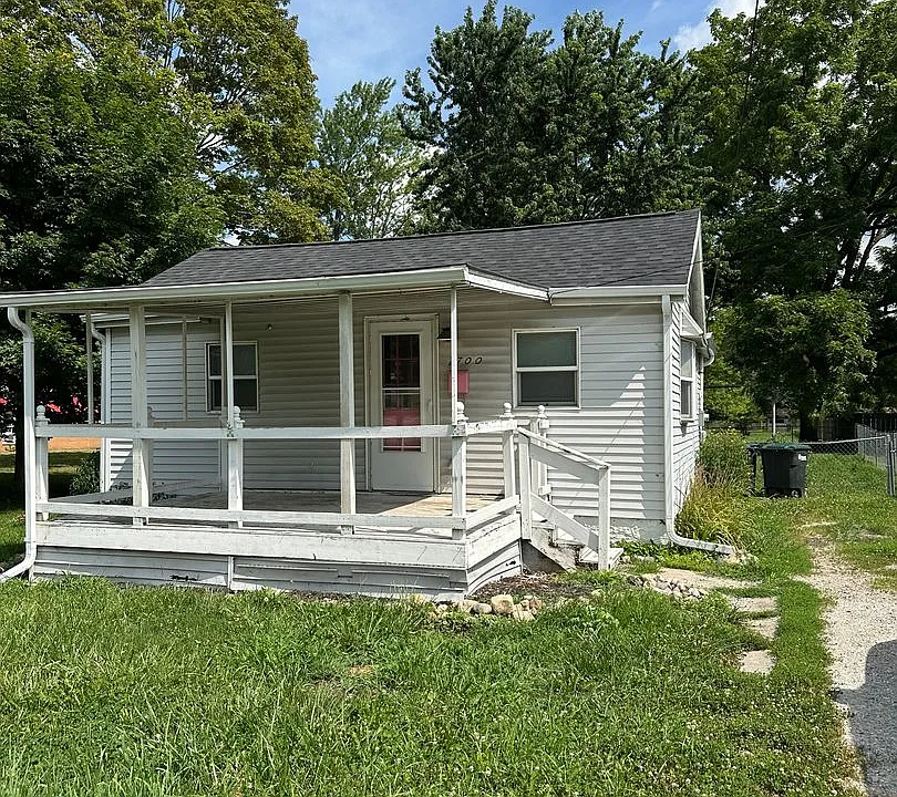 2700 E Memorial Dr