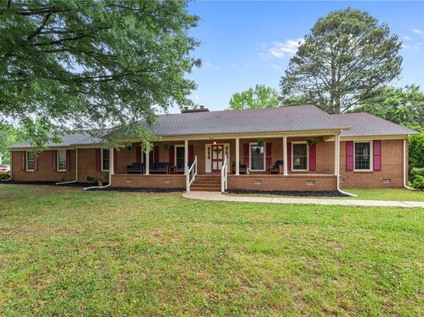 104 Beechwood Dr, Franklin, VA 23851