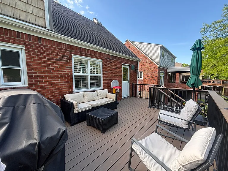 217 Roycroft Ave — Photo 20