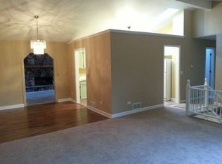 2309 Rolling Ridge Ln, Lindenhurst, IL 60046