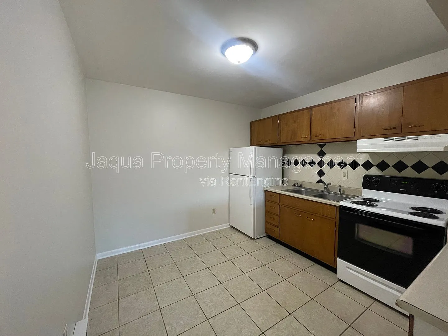 2 bed, 1.0 bath, $950 — Photo 2