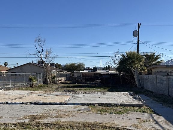 3rd image of 2422 McCarran St