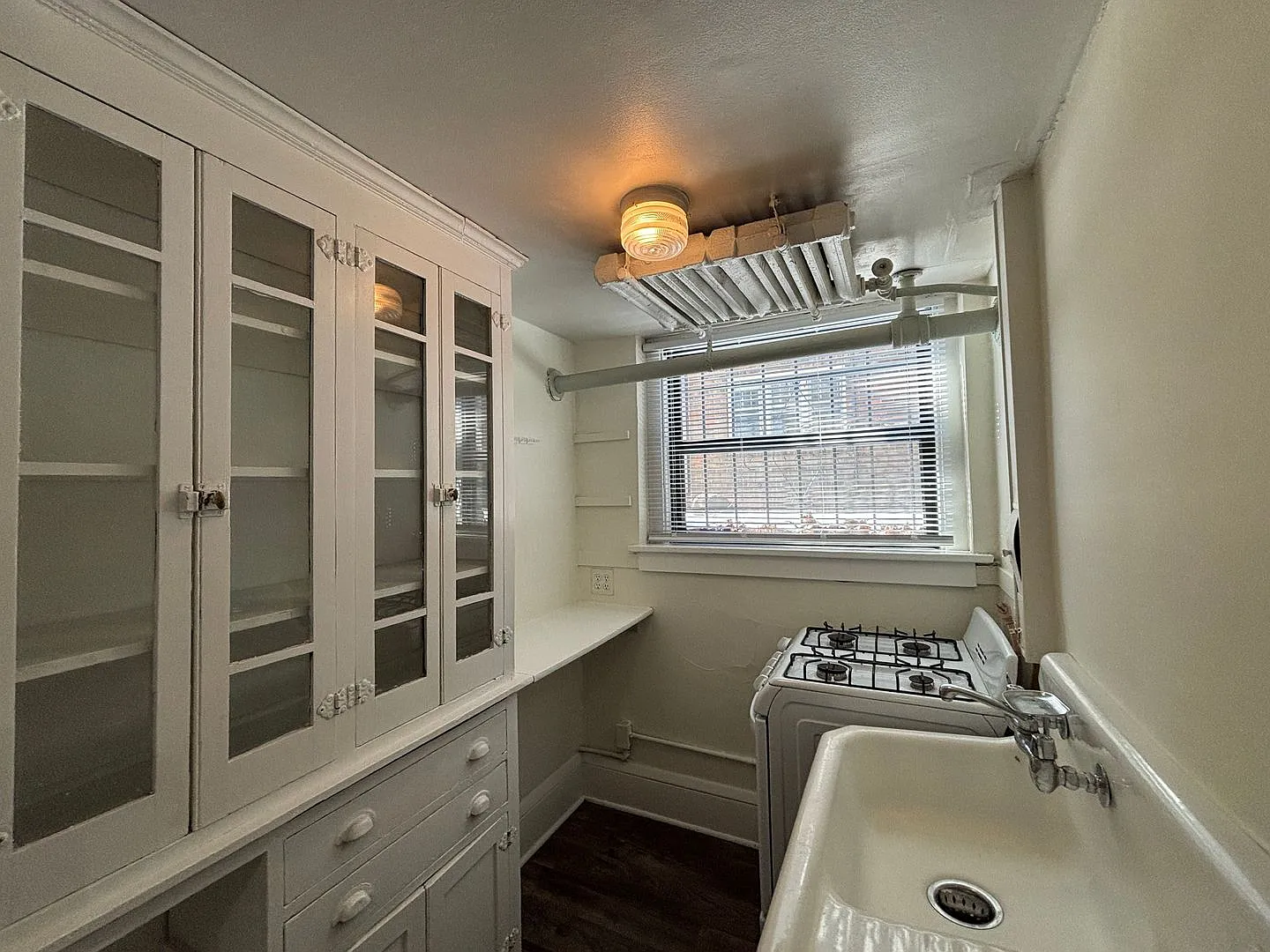 1091 Goodrich Ave — Photo 4
