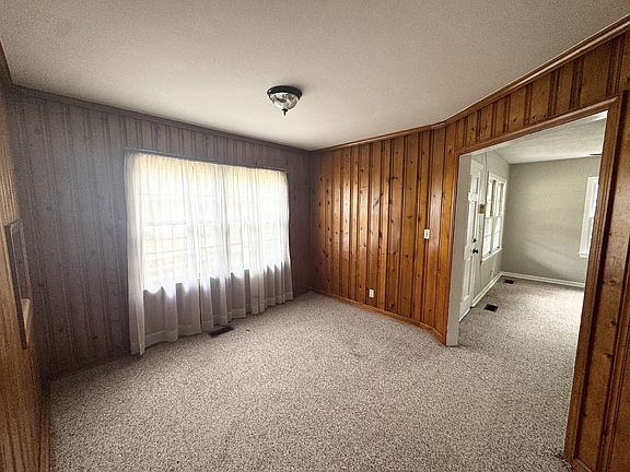 5th image of 221 Shirley Dr