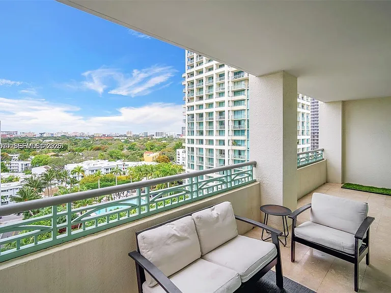 3400 SW 27th Ave #1105 — Photo 2