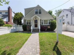 324 Yale Rd, Garden City South, NY 11530