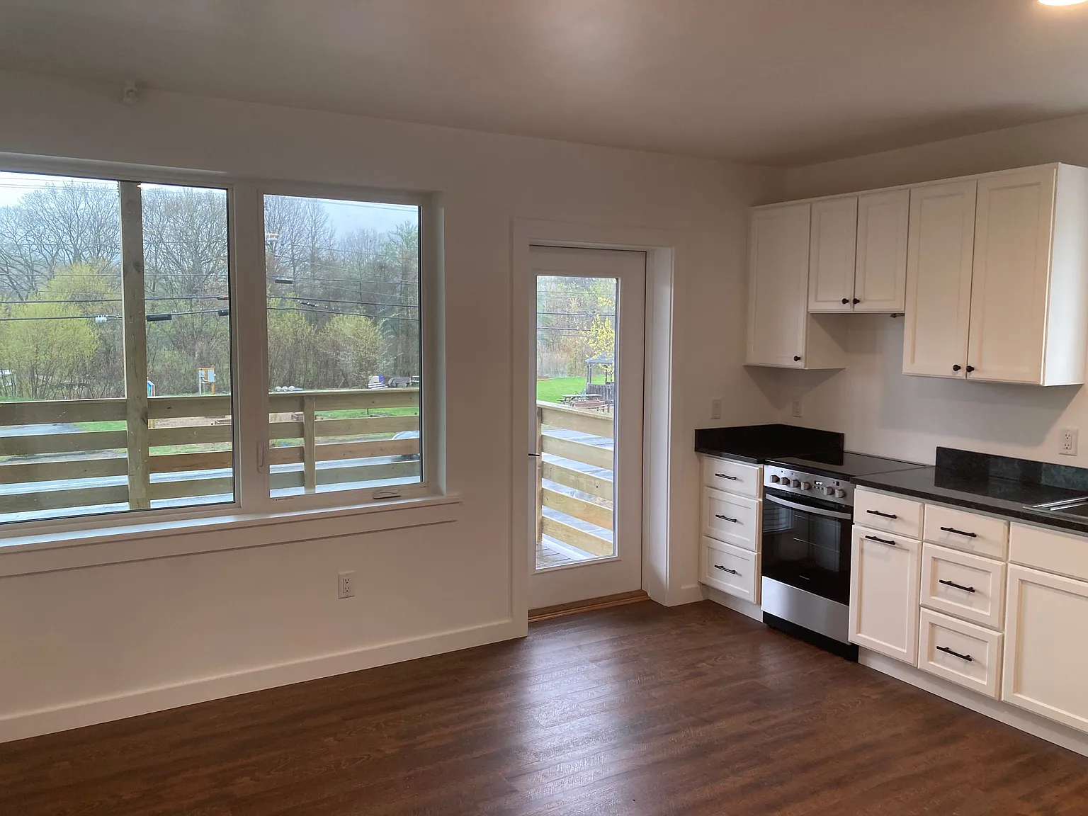 Studio, 386 sqft, $1,040 — Photo 2