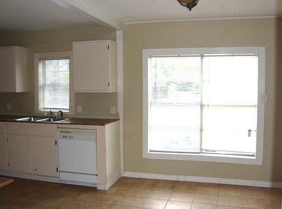 3rd image of 2302 Durham Ave