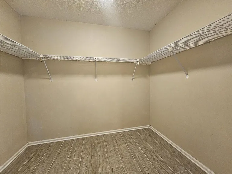 290 Oakmere Dr — Photo 15