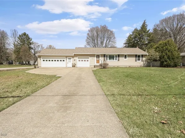 1582 Hickory Ln, Wooster, OH 44691