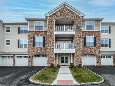 831 Brookside Ct #831, Newtown, CT, 06470