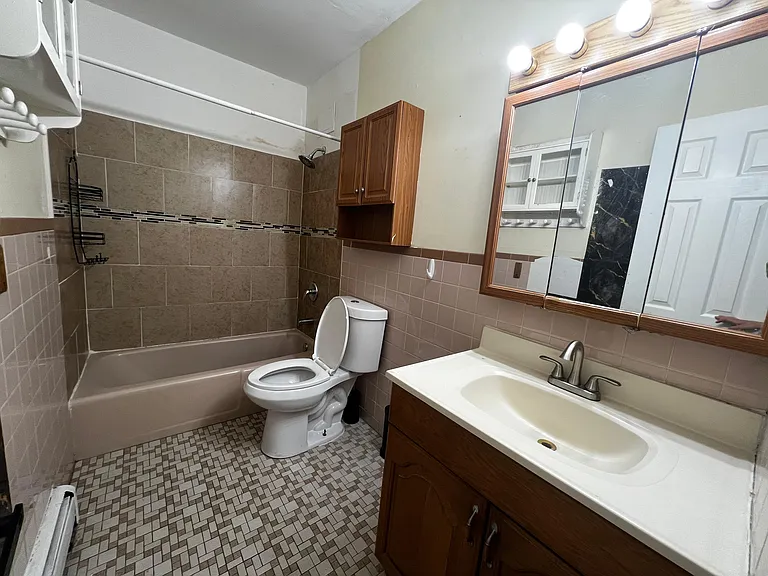 475 Elm St — Photo 4