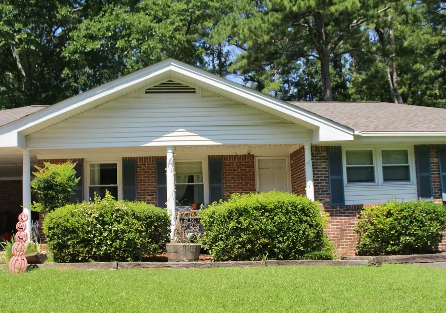 3 Bedroom Single Family in Tucker — Photo 3