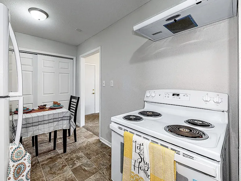 2519 Clarkson Ave — Photo 6