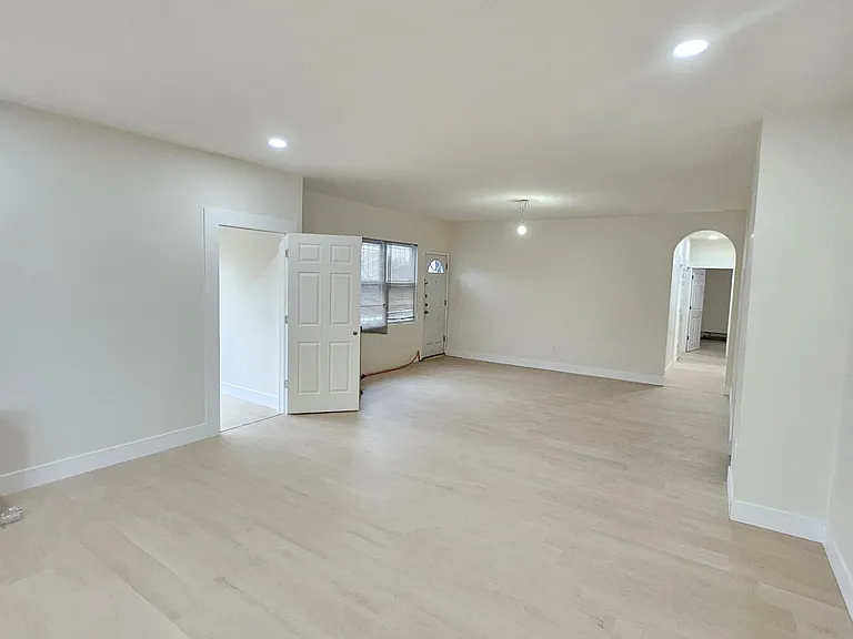 435 E 5th St #1 — Photo 1