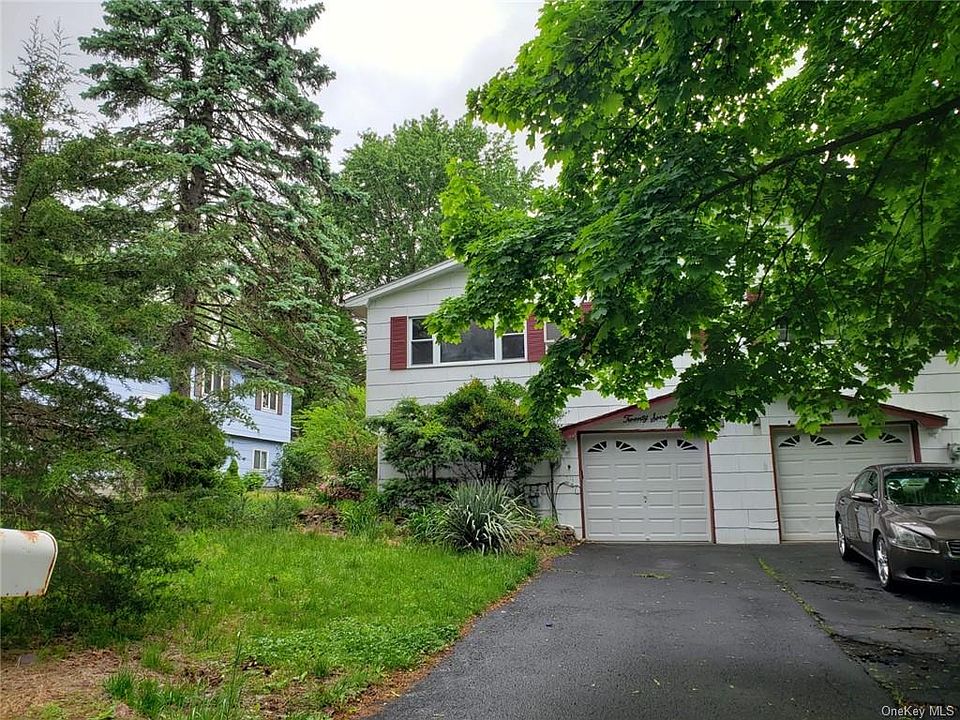 1st image of 27 Phyllis Dr
