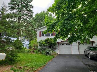 27 Phyllis Dr, Pomona, NY 10970
