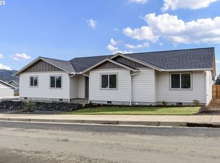 892 Fir Grove Ln, Sutherlin, OR 97479