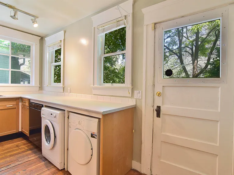 1517 Comox St #1 — Photo 15