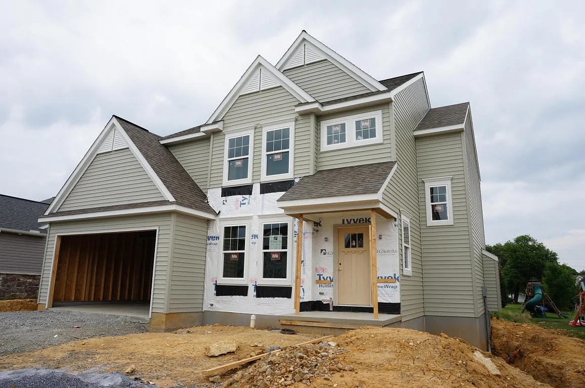 389 Wissler Way photo 1