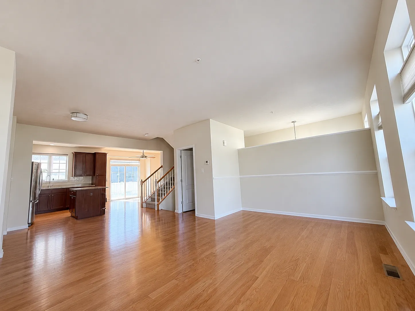 3 bed, 2.5 bath, 1800 sqft, $2,495 — Photo 3