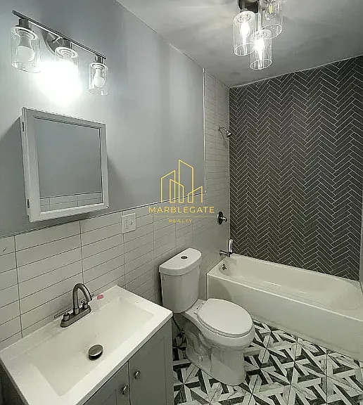 467 Ferry St #11 — Photo 5