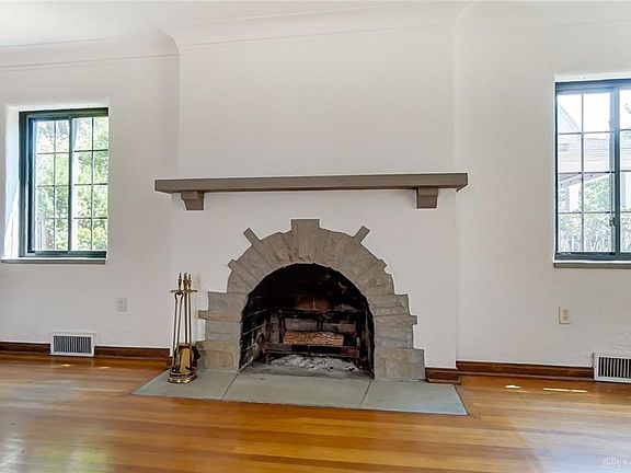 5th image of 2606 Hillview Ave