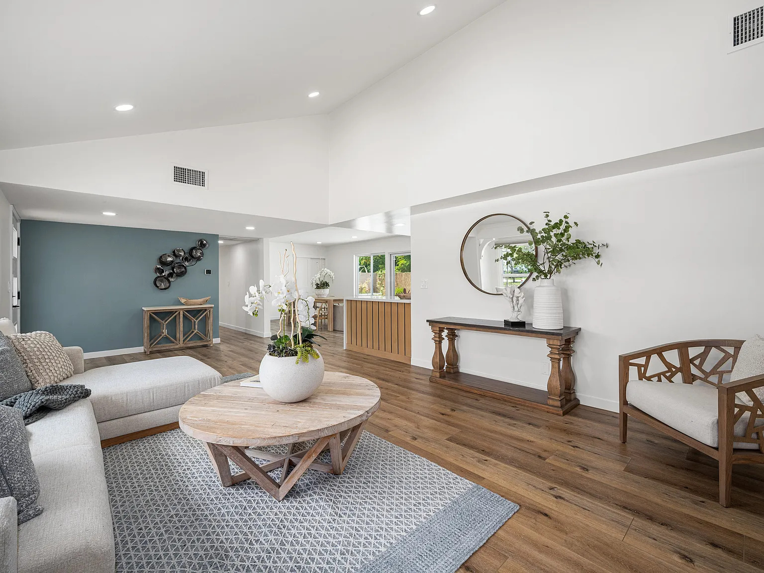 3221 Copa De Oro Dr — Photo 3