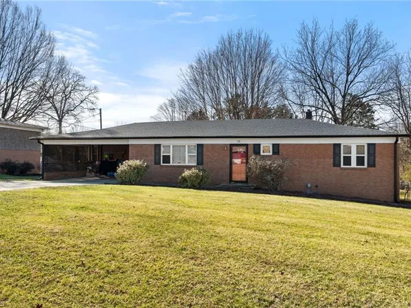 25 Lambeth Dr, Thomasville, NC 27360