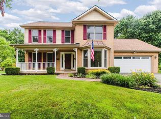 18205 Woodside Dr, Hagerstown, MD 21740