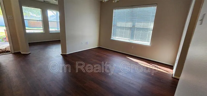 3 bed, 2.0 bath, 1906 sqft, $1,875 — Photo 4