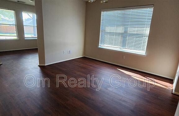 4th image of 315 Sunset Colony Dr
