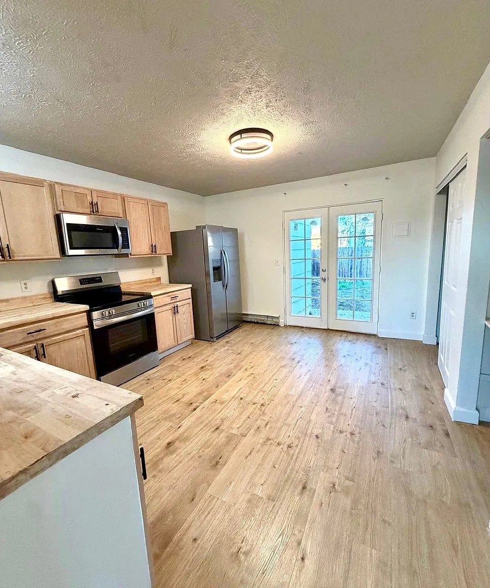 2 bed, 1040 sqft, $1,575 — Photo 4