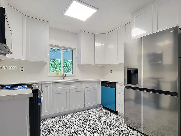 14325 NE 8th Ave — Photo 3