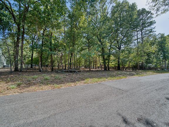 4th image of Magnolia Ln