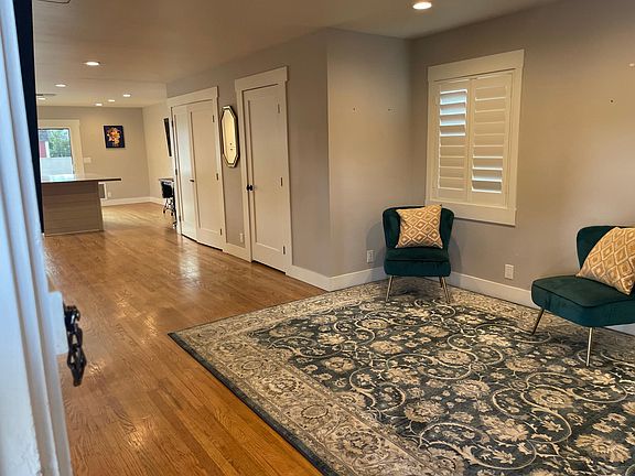 4th image of 2019 Parkside Dr