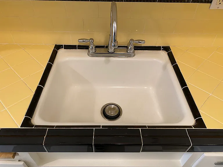 UNDERMOUNT KOHLER BRAND SINK