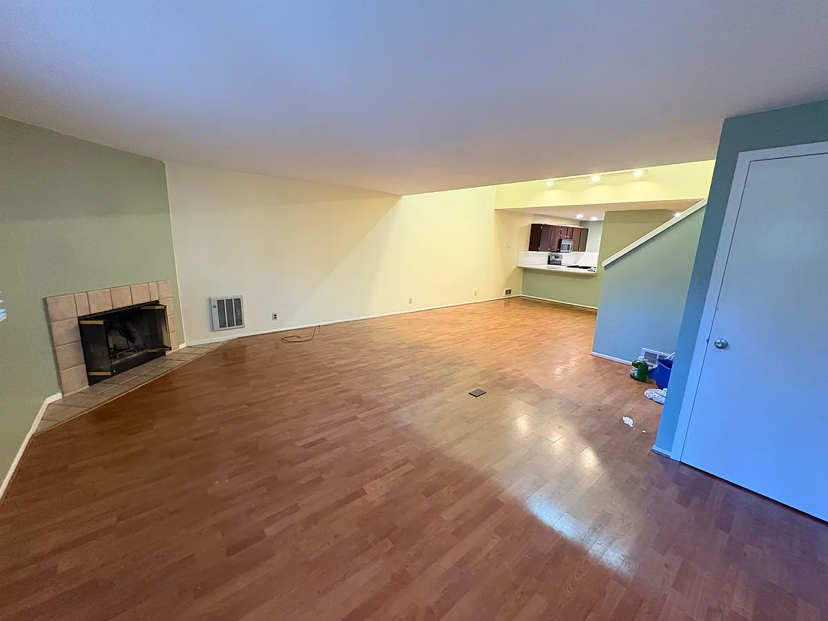 Building Photo - 1050 NE Butler Market Rd #2