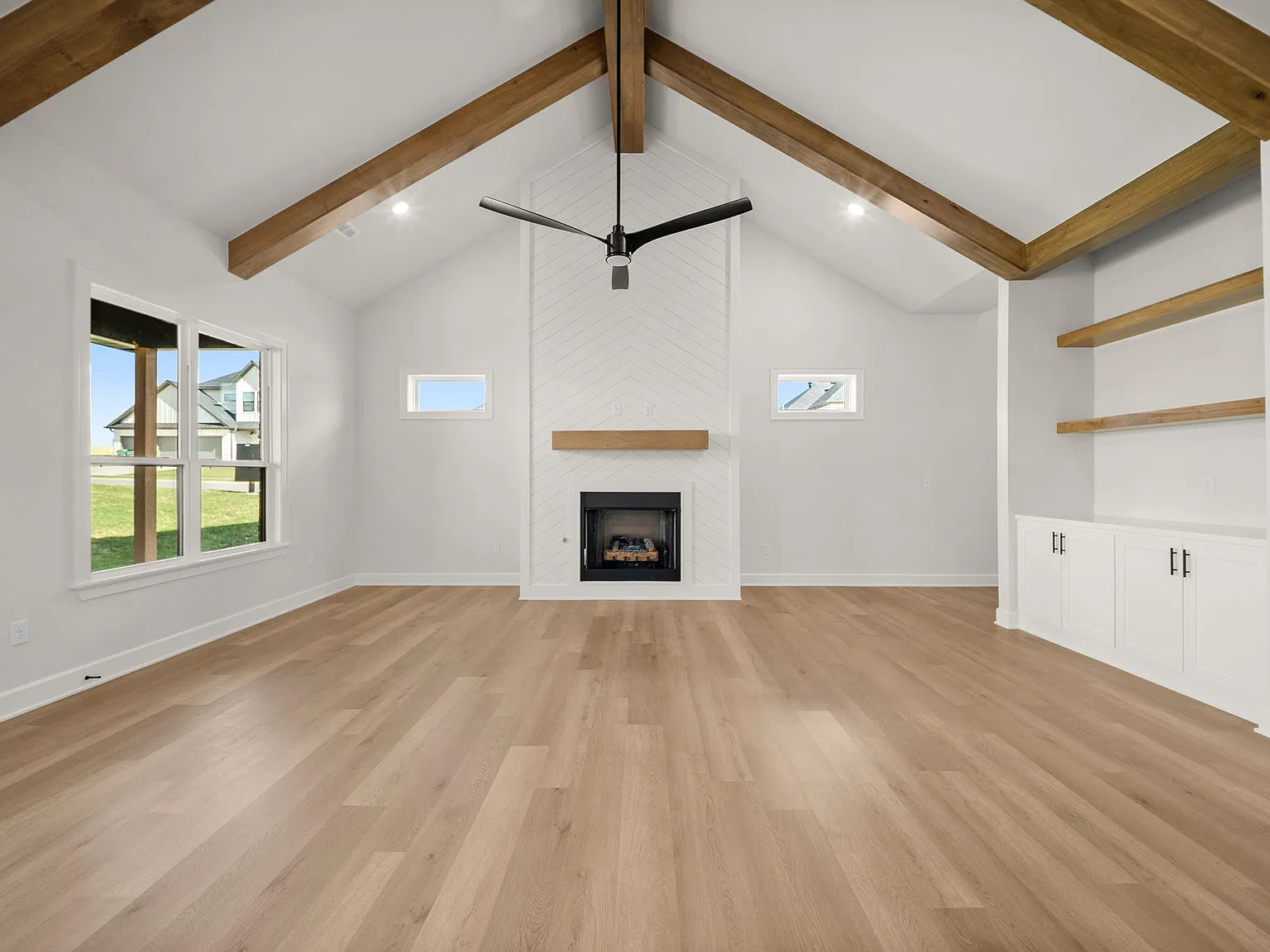 4 bed, 2744 sqft, $2,750 — Photo 2