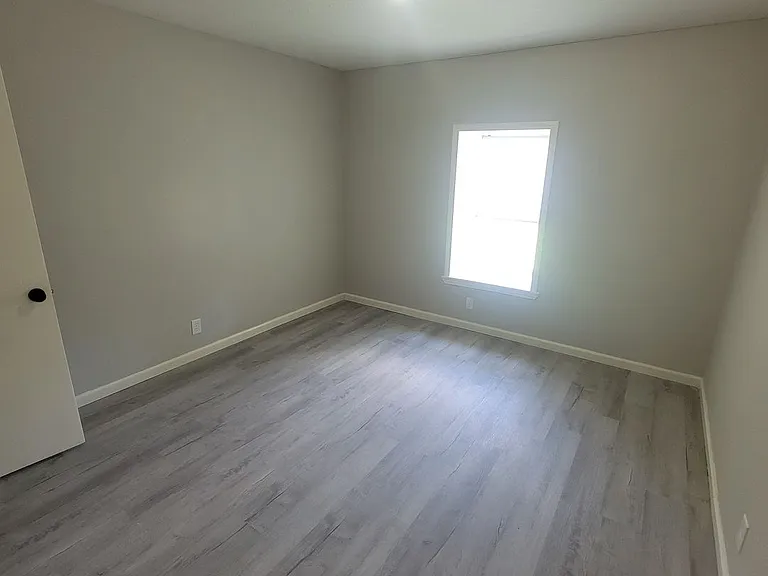 103 White St — Photo 8