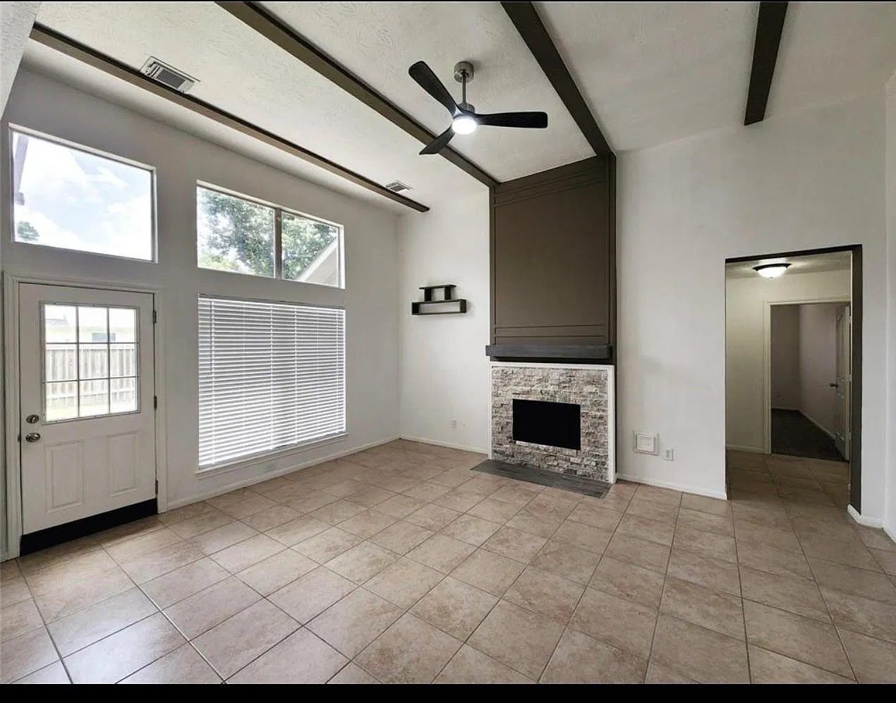4 bed, 2.0 bath, 2009 sqft, $2,200 — Photo 4