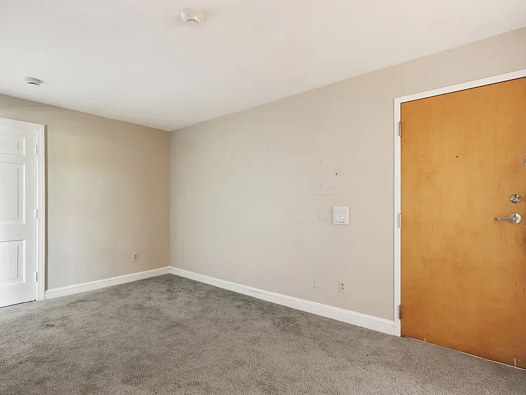 79 W Market St #G — Photo 10