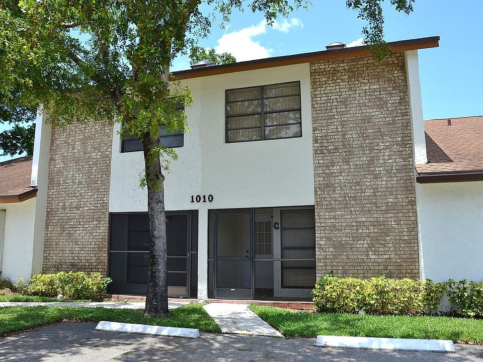 1st image of 1010 Parkside Green Dr APT B