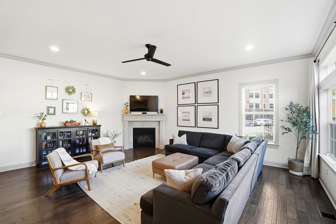 next background image