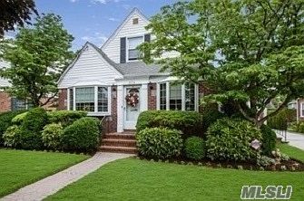 2nd image of 208 Oak St